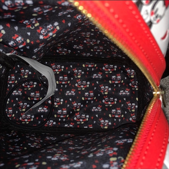 Mickey & Minnie In Love Valentines LF - Picture 6 of 7